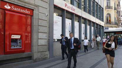 Sucursales de Santander y Popular en Madrid en una imagen de 2013.