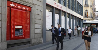 Sucursales de Santander y Popular en Madrid en una imagen de 2013.
