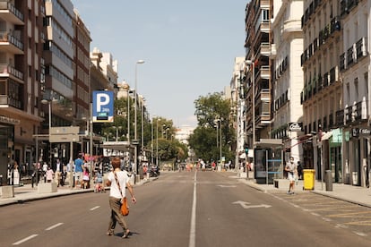 Ambiente en la calle Fuencarral, el pasado sábado 12 de septiembre, durante un tramo horario de peatonalización añadido por el Ayuntamiento al tradicional cierre dominical a los coches en esta calle del centro.