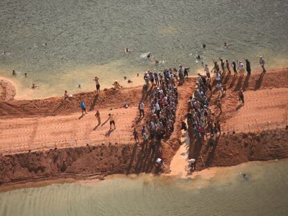 Amazonian Indians protest against the plans for the Belo Monte dam.