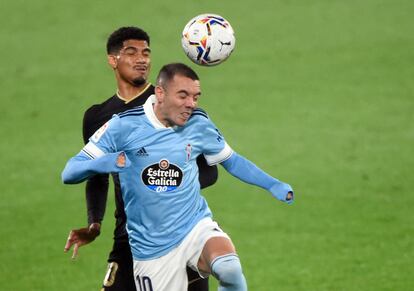 Ronald Araujo, durante el encuentro ante el Celta.