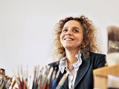 La artista brasileña Beatriz Milhazes, en su estudio de Río de Janeiro.