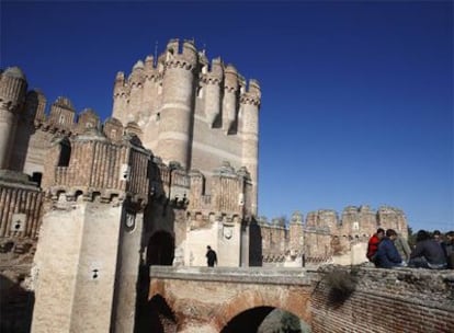 El castillo de Coca (Segovia), ejemplo exquisito del gótico mudéjar del siglo XV.