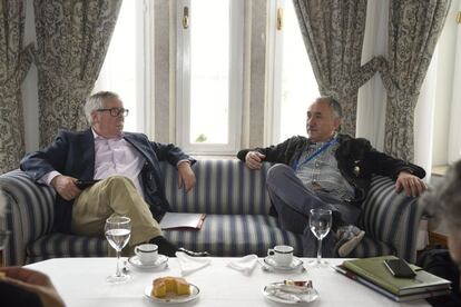 Los secretarios generales de CCOO y UGT, Ignacio Fern&aacute;ndez Toxo (izquierda) y Jos&eacute; Mar&iacute;a &Aacute;lvarez, antes de su participaci&oacute;n en el Curso de la UIMP y la APIE &quot;Qu&eacute; hemos aprendido de la crisis&quot;, esta ma&ntilde;ana en Santander.