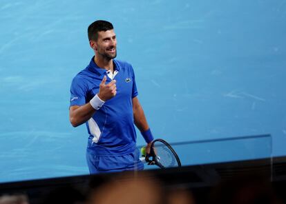 Djokovic interpelaba a un aficionado en la central de Melbourne, el miércoles pasado.