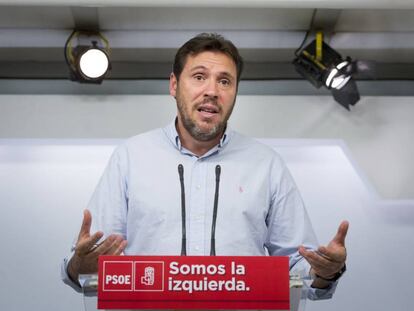 El portavoz del PSOE, &Oacute;scar Puente, durante la rueda de prensa posterior a la reuni&oacute;n de la Comisi&oacute;n Ejecutiva Federal del PSOE