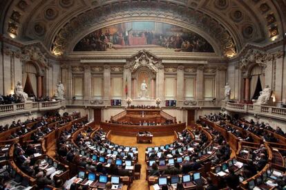 La Asamblea portuguesa escucha al ministro de Economía.