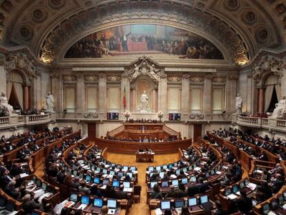 La Asamblea portuguesa escucha al ministro de Economía.