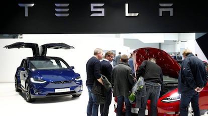Vehículos de la compañía Tesla en el Salon del Automóvil de Bruselas 