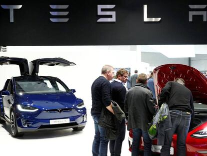 Vehículos de la compañía Tesla en el Salon del Automóvil de Bruselas 
