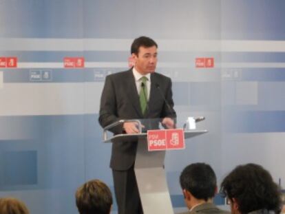 Tomás Gómez, esta mañana durante una rueda de prensa sobre educación.