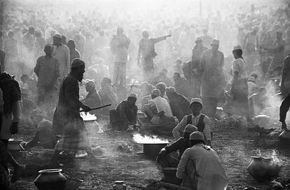 'Bishwa Ijtema; Tongi, Gaipur, Daca, Bangladesh' (1988).

