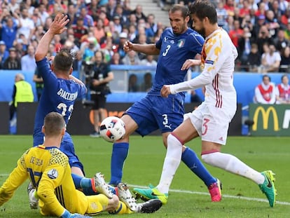 Chiellini marca el 1-0 para Italia