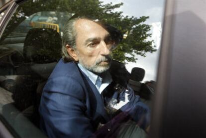 Francisco Correa llega en coche al Tribunal Superior de Justicia de Madrid para declarar en abril del año pasado.