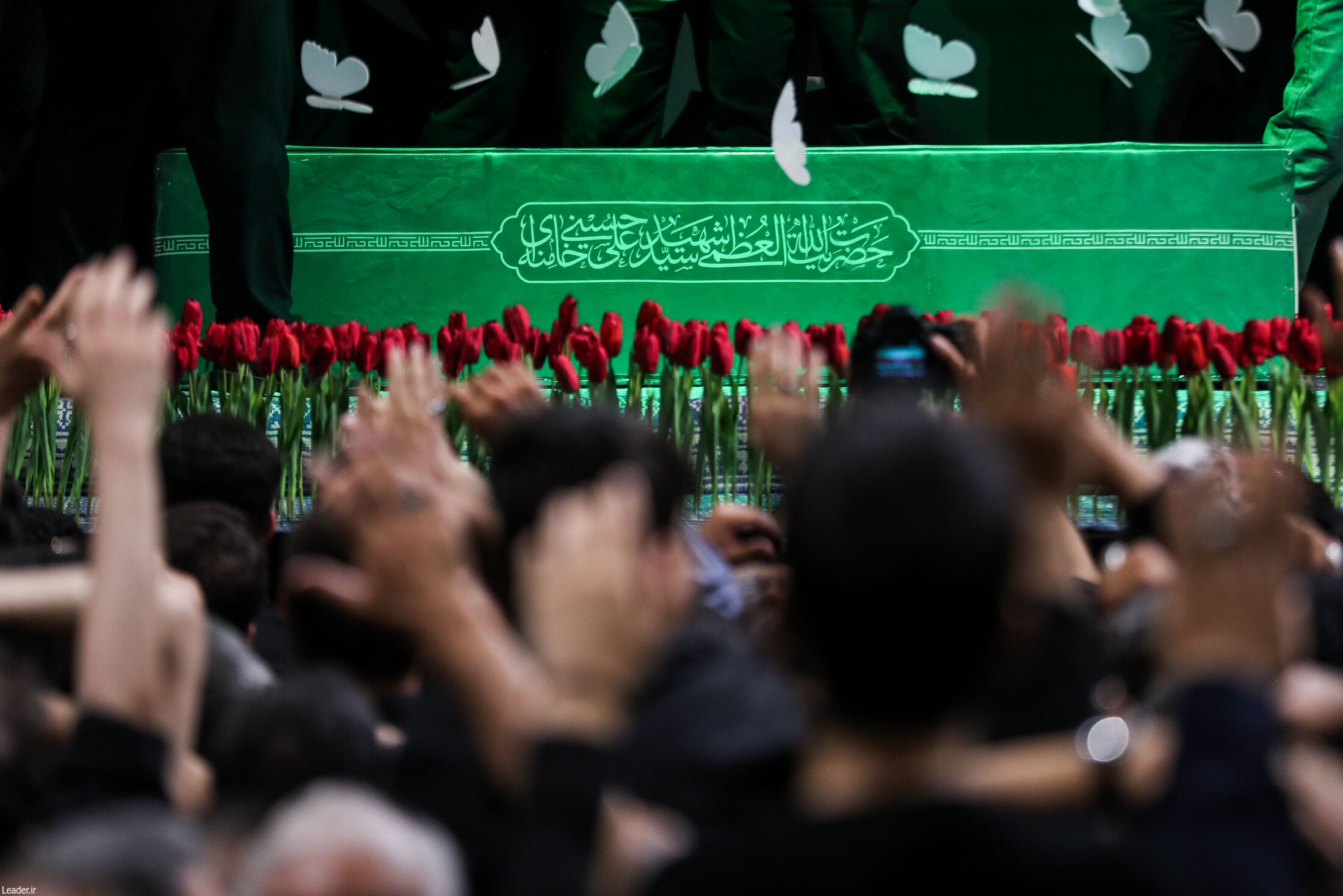 Irán despide a Ali Jameneí, su anterior líder supremo, en un funeral con aire de plebiscito que espera multitudinario
