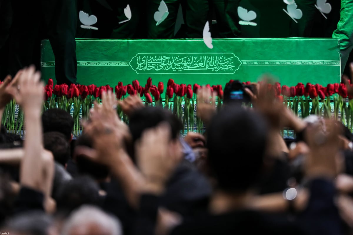 Irán despide a Ali Jameneí, su anterior líder supremo, en un funeral con aire de plebiscito que espera multitudinario 