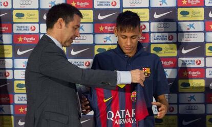 Bartomeu y Neymar, en la presentaci&oacute;n del brasile&ntilde;o