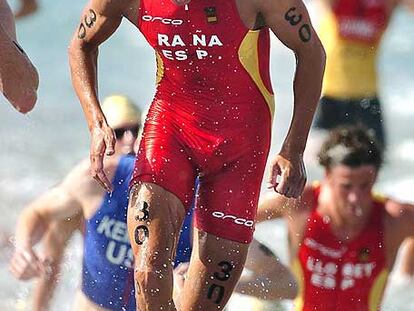 Iván Raña, en la prueba de triatlón de los Juegos de Atenas.