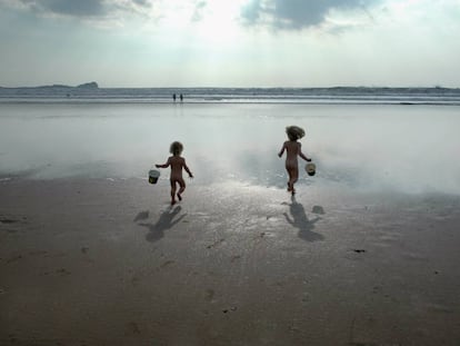 Por qué el naturismo es bueno para los niños