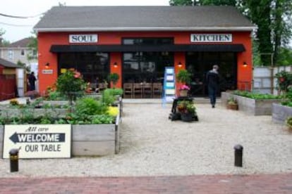 Entrada a Soul Kitchen, el restaurante solidario de Bon Jovi en Red Bank, Nueva Jersey.