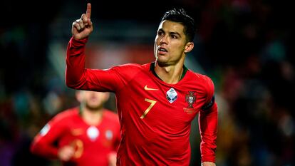 Cristiano Ronaldo celebra un gol con Portugal. ap