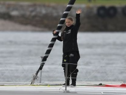 La adolescente sueca erigida en icono mundial de la lucha contra el cambio climático parte desde Plymouth hacia la cumbre de Nueva York en un velero ecológico