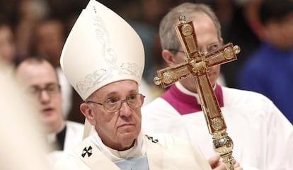 El papa Francesc oficia la primera missa de l'any al Vaticà.