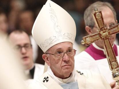 El papa Francesc oficia la primera missa de l'any al Vaticà.