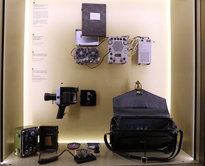 Real spy gadgets: Center, a camera that takes pictures from its side. Right: a Chinese secret service women's bag that hides a camera.