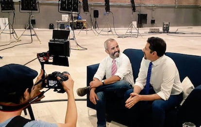 Eduardo Videgaray y Jos&eacute; Ram&oacute;n San Crist&oacute;bal en las instalaciones de Imagen Televisi&oacute;n.