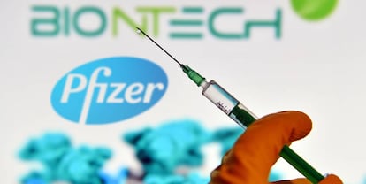 Logos de Pfizer y BioNTech.