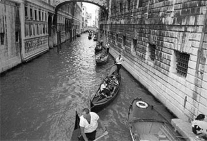 Un canal de Venecia en el verano de 1999.