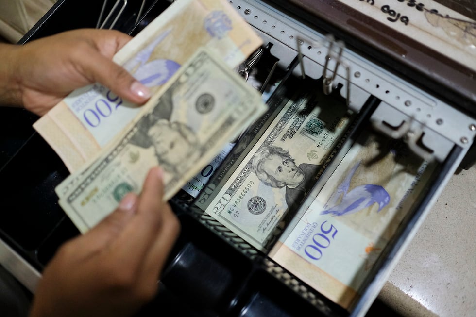 La Brecha Cambiaria Con El Dólar Se Dispara En Venezuela Y Enfrenta A