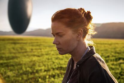 Amy Adams lidera el reparto de ‘La llegada, la nueva película de ciencia ficción en cines el próximo noviembre.