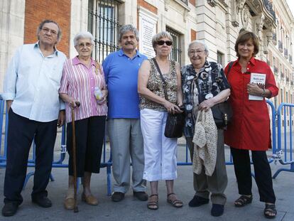 Desde la izquierda, Manuel Gerena, Vicenta, Marcel y Yenia Camacho, Josefina Samper y Preciado.