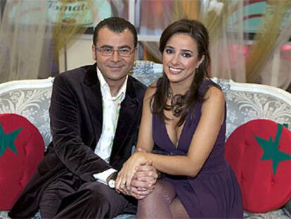 Jorge Javier Vázquez y Carmen Alcayde, presentadores de <i>Aquí hay tomate.</i>