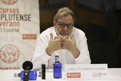 Juan Luis Cebri&aacute;n durante su charla en el curso de verano de la Universidad Complutense en El Escorial organizado por la FAO.