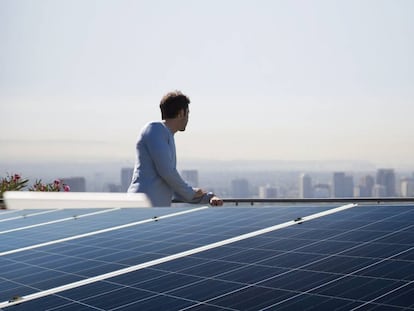 Con Repsol Solmatch puedes conectarte a comunidades solares urbanas situadas en el entorno y disfrutar de energía 100% renovable en el hogar.
