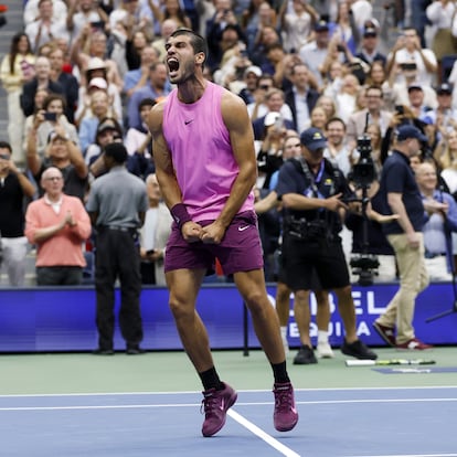 FLUSHING MEADOWS (United States), 07/09/2025.- Carlos Alcaraz of Spain celebrates after winning against Jannik Sinner of Italy in the men's singles final of the US Open Tennis Championships at the USTA Billie Jean King National Tennis Center in Flushing Meadows, New York, USA, 07 September 2025. (Tenis, Italia, España, Nueva York) EFE/EPA/JOHN G. MABANGLO