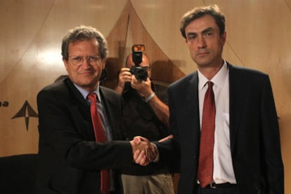 El presidente de AENA, Juan Ignacio Lema, y el líder del USCA, Camilo Cela, en agosto.