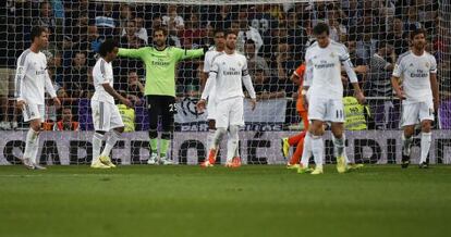 Diego López gesticula tras el gol de Parejo