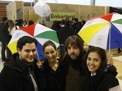 De izquierda a derecha, Alfonso Burgos, Lara Fluxà, David de las Heras y Paloma Clavería, en la muestra de Ikas Art de Sodupe.