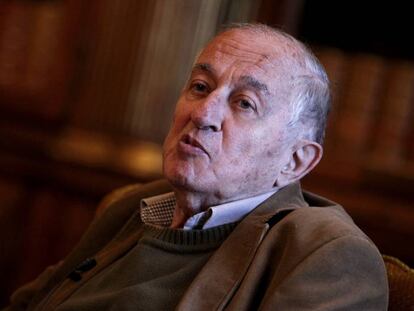 El escritor Juan Goytisolo, Premio Cervantes 2014, en rueda de prensa en la Biblioteca Nacional de Madrid.