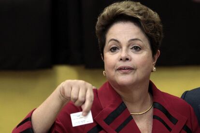 "O voto é uma arma", disse Dilma depois da votação.