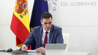 El presidente del Gobierno, Pedro Sánchez, participa este miércoles por videoconferencia en la cumbre de líderes del G20.