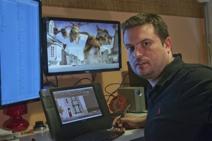 Javier León, en su estudio de San Fernando.