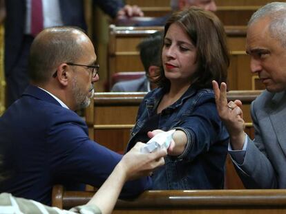 Carles Campuzano, Adriana Lastra y Rafael Simancas en el Congreso. 