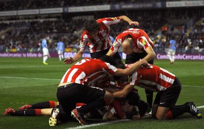 Los jugadores del Athletic celebran el gol de Muniain-