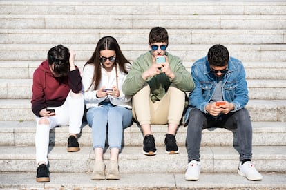 Según un estudio, el 38% de los españoles están dispuestos a pasarse al 'renting' de dispositivos móviles. La empresa Rentik confirma la tendencia: en las últimas semanas han crecido a un ritmo del 200%.