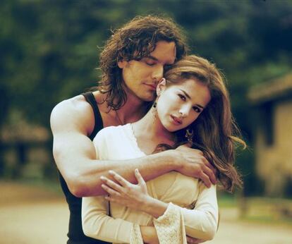 PASIÓN DE GAVILANES (2003-2004). Con producción colombiana y guion de Julio Jiménez, cuenta en 118 episodios la historia de amor y desamor de los hermanos Reyes y las hermanas Elizondo. Hay secretos, traumas, secuestros y muertes. Y afanes de venganza y ambición por tener mucho dinero.